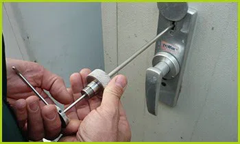 Expert Locksmith Services Chicopee, MA 413-248-8904 Expert Locksmith Services Chicopee, MA 413-248-8904 - 15-emergency-locksmiths