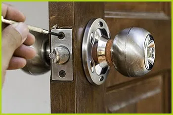 Expert Locksmith Services Chicopee, MA 413-248-8904 - 17-eviction-service