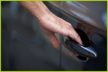 Expert Locksmith Services Chicopee, MA 413-248-8904 - 8-opening-car-locks