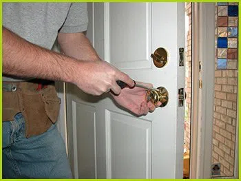 Expert Locksmith Services Chicopee, MA 413-248-8904 - 9-locks-change